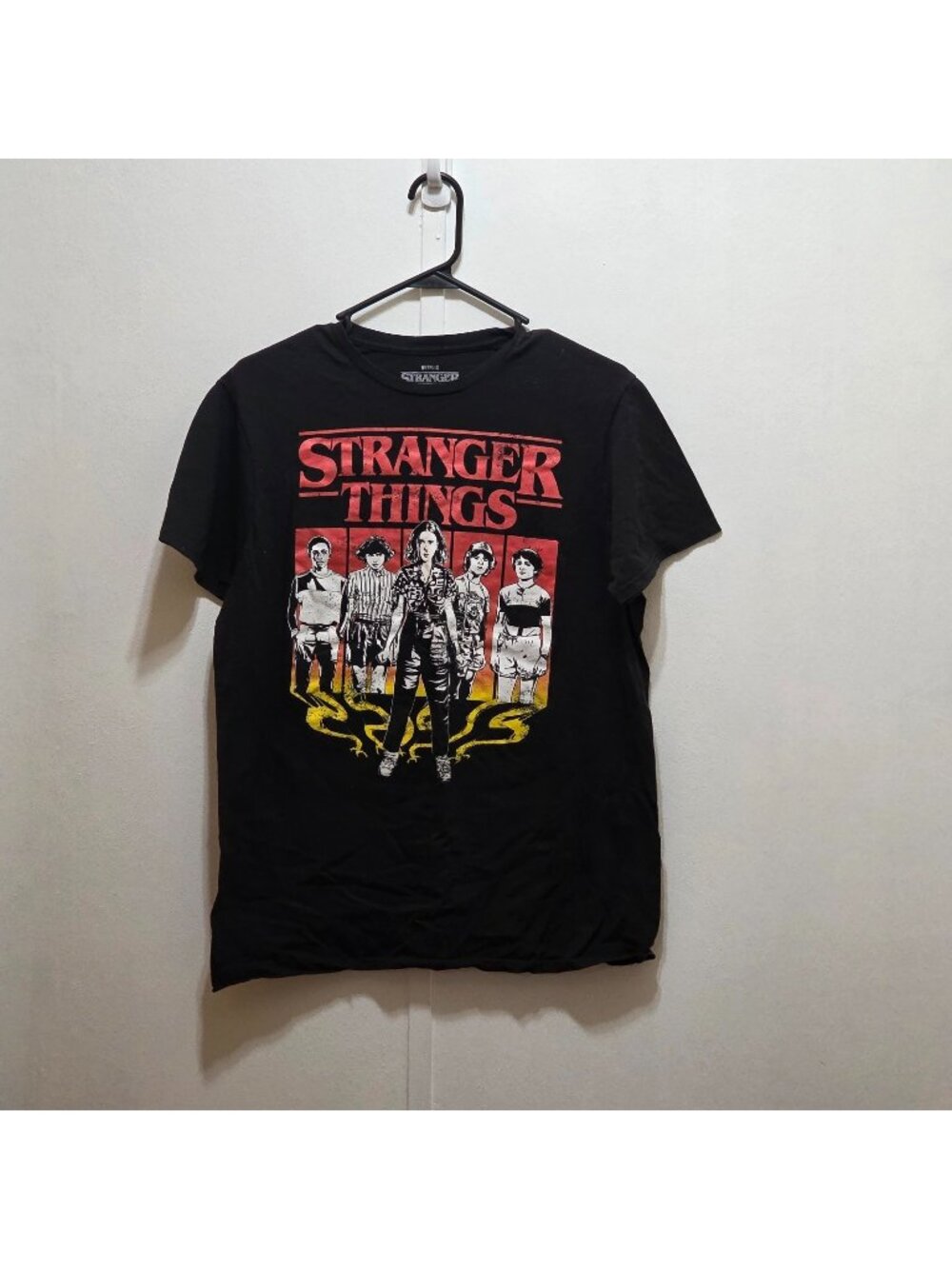 Netflix Stranger‎ Things Cast Graphic Print 80s Black Red Yellow T-Shirt Mens M